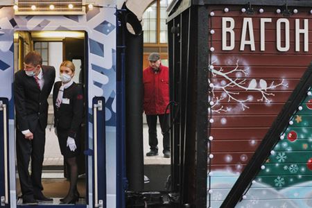 РЖД показали «поезд Деда Мороза» с вагонами для игр