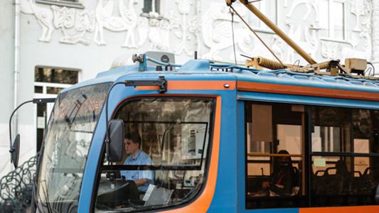 В Санкт-Петербург прибыл трехсекционный трамвай «Витязь-М»