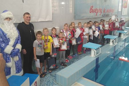 Завод «РАТЕП-ИННОВАЦИЯ» наградил пловцов спортшколы «Звезда»