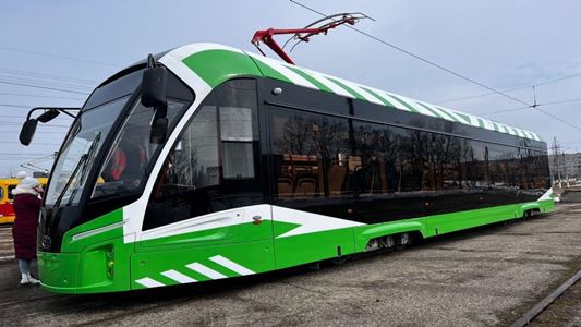 В Курск прибыли три новых трамвая модели «Львенок» 