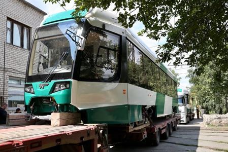 Два новых трамвая доставлены в Челябинск для подготовки к началу эксплуатации